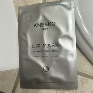 New Knesko Lip mask